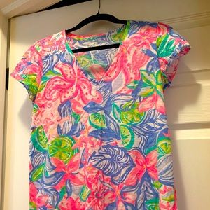 LILY Pulitzer t shirt.